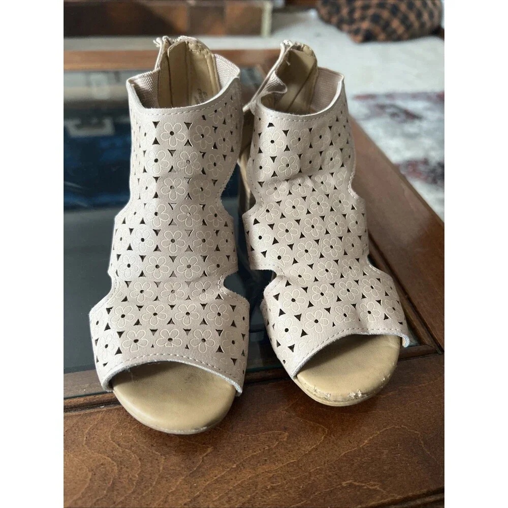 Rachel Shoes TOE BOOTIE SIZE 12 BEIGE CHEVRON‎